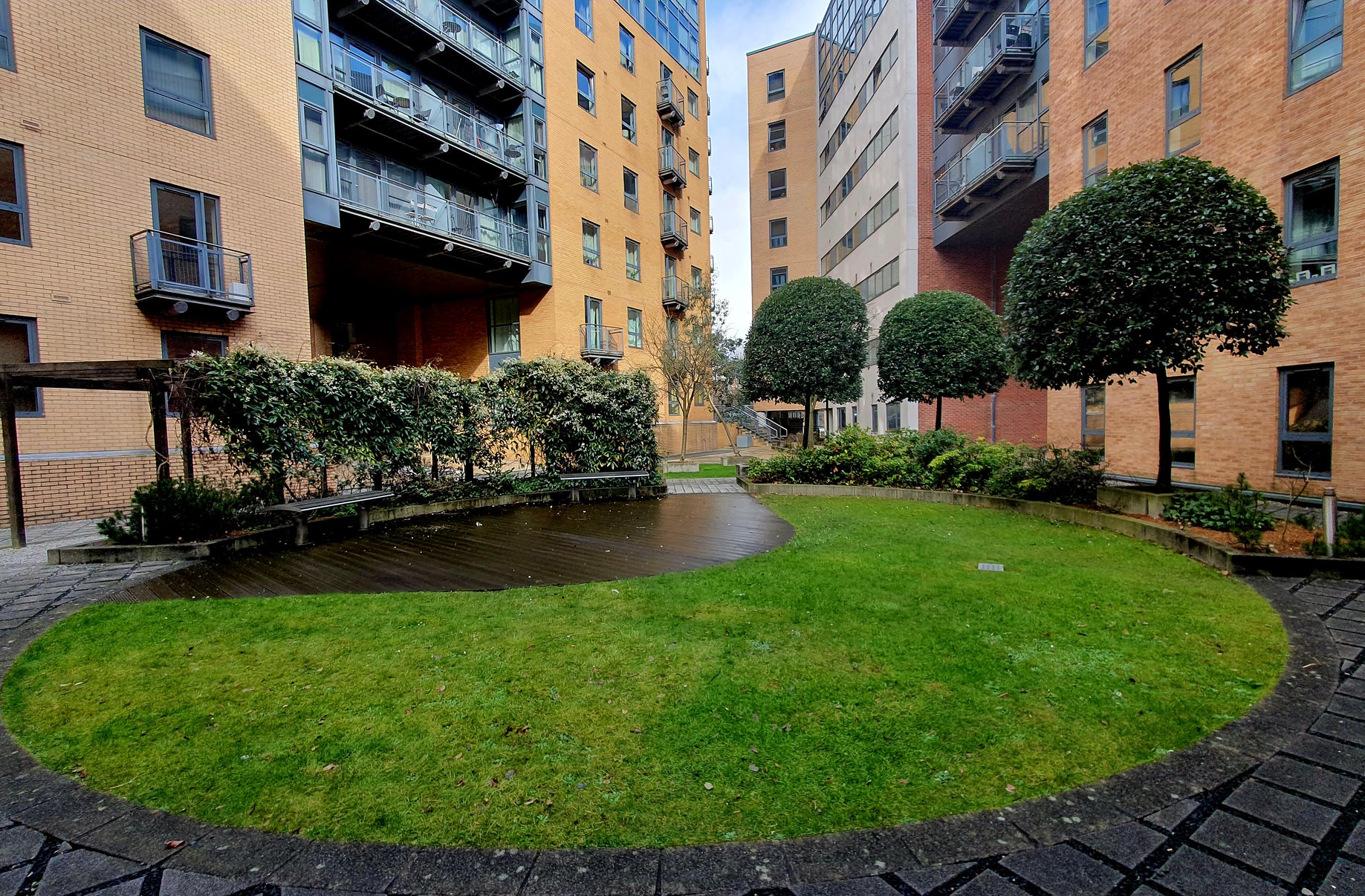 West One Sheffield: apartment with shared garden